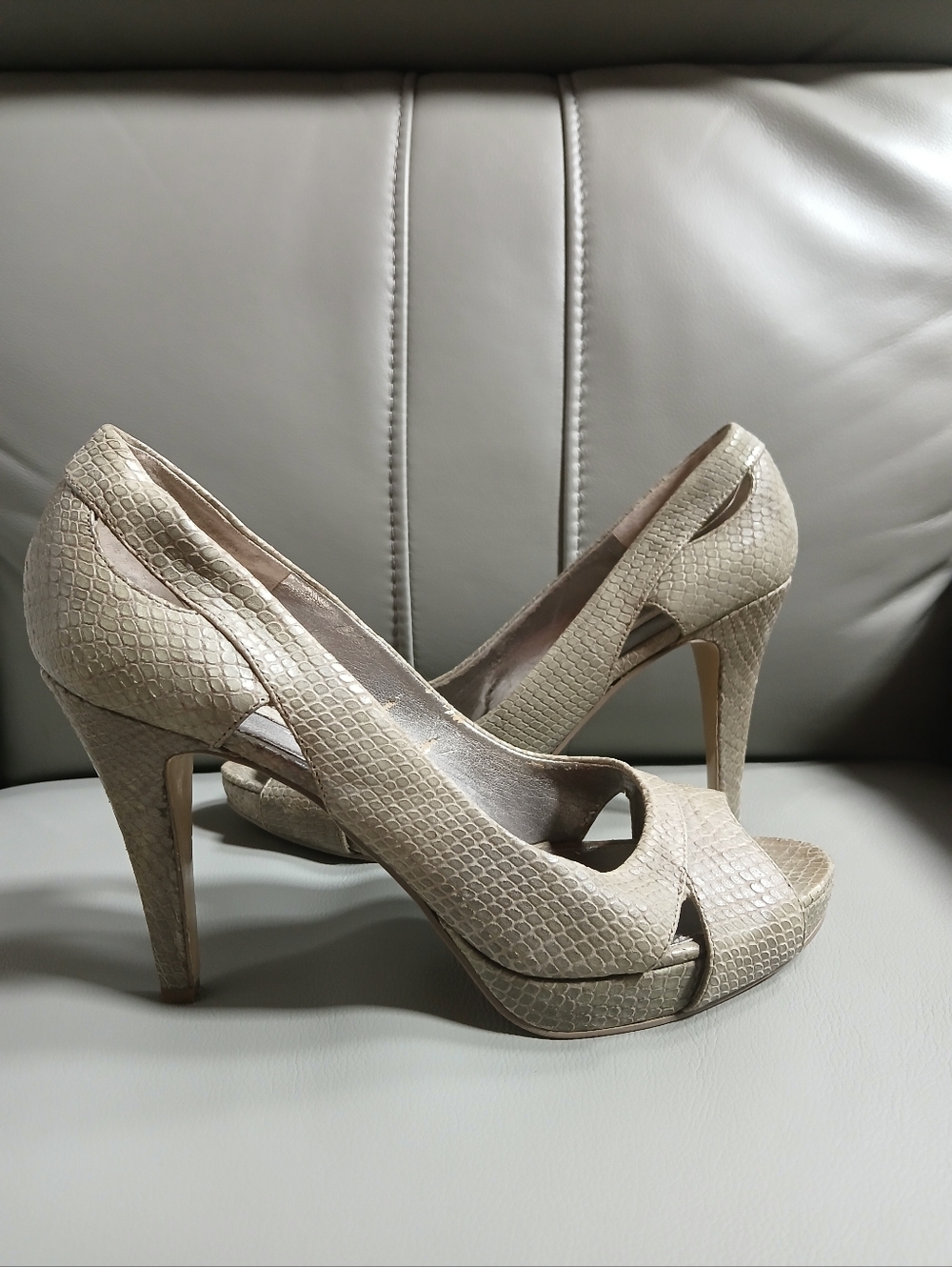 Bandolino Leather Snakeskin Print Peep Toe High Heel Pumps